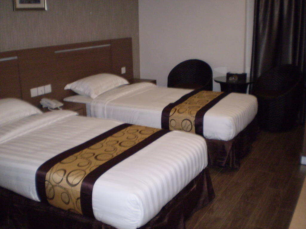 Os Hotel Edukits Fka Venesia Hotel Batam Zimmer foto